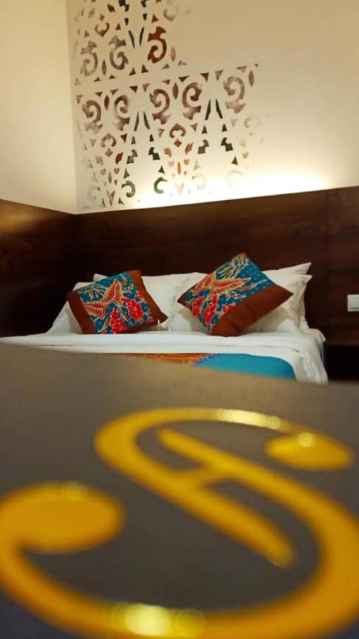קוצ'ינג Serapi Hotel מראה חיצוני תמונה