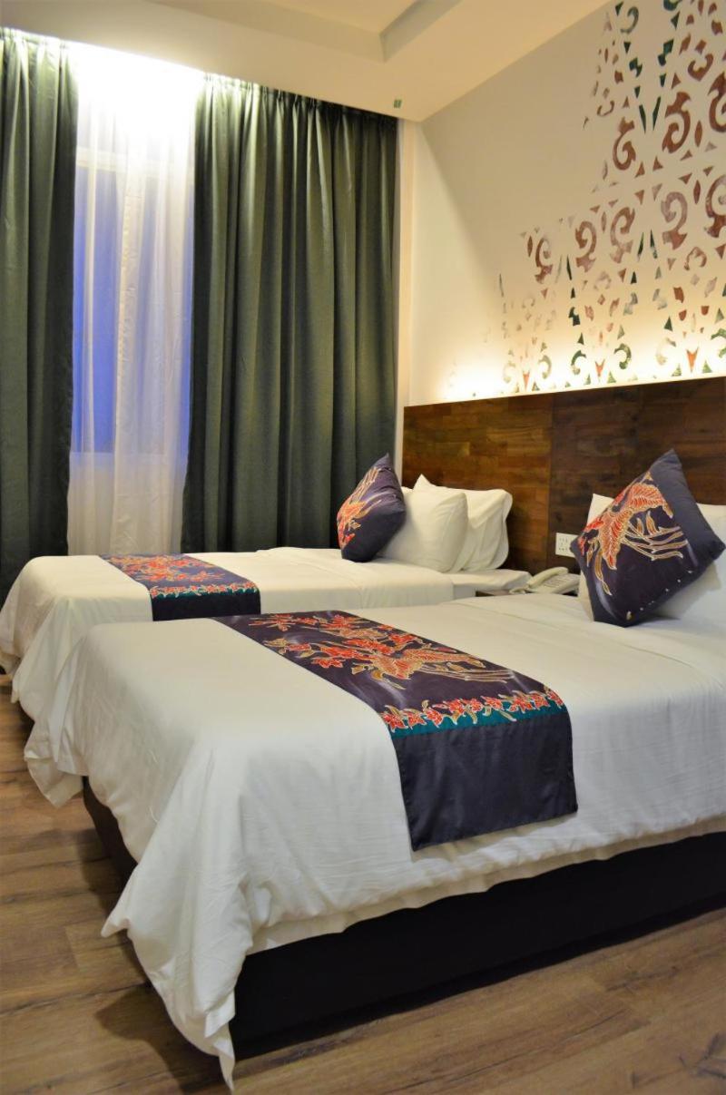 קוצ'ינג Serapi Hotel מראה חיצוני תמונה