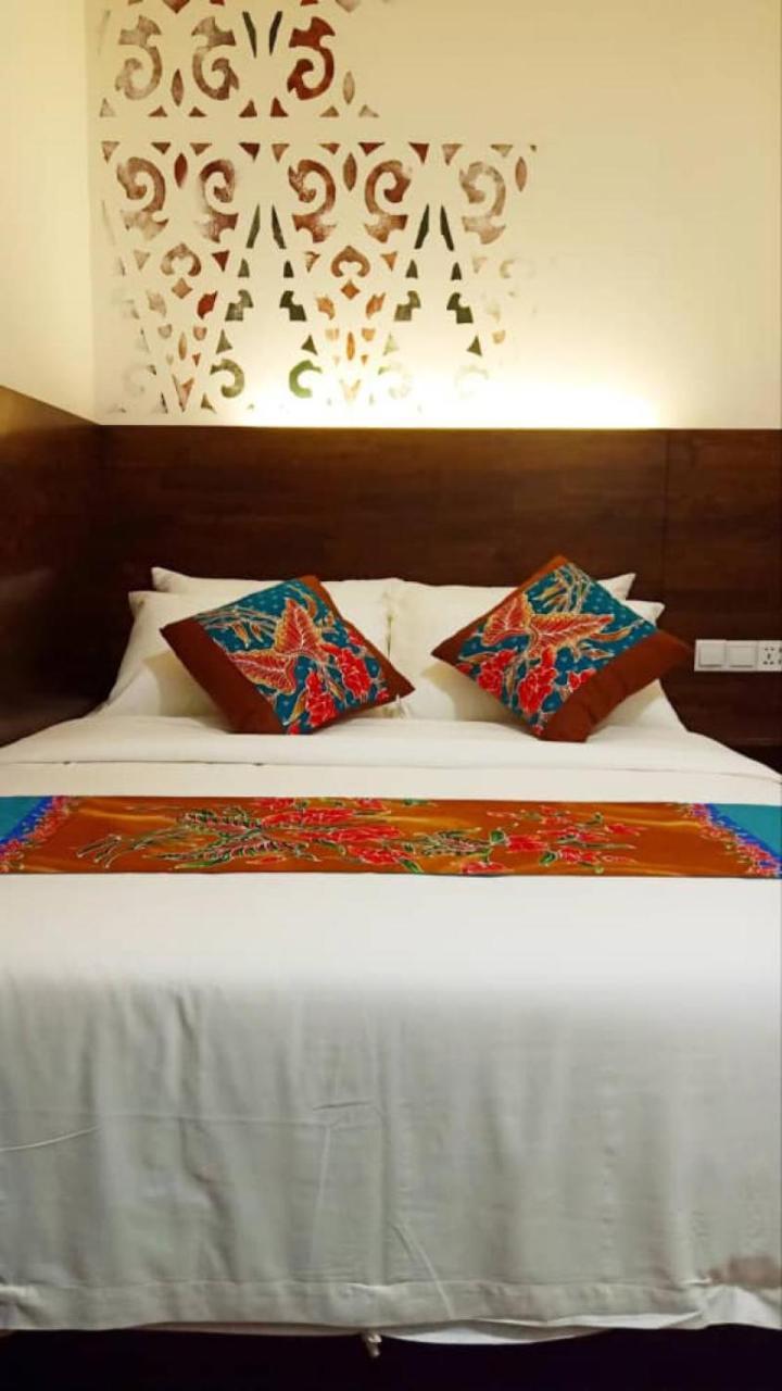 קוצ'ינג Serapi Hotel מראה חיצוני תמונה