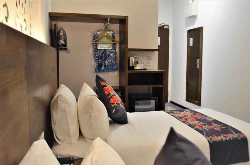 קוצ'ינג Serapi Hotel מראה חיצוני תמונה