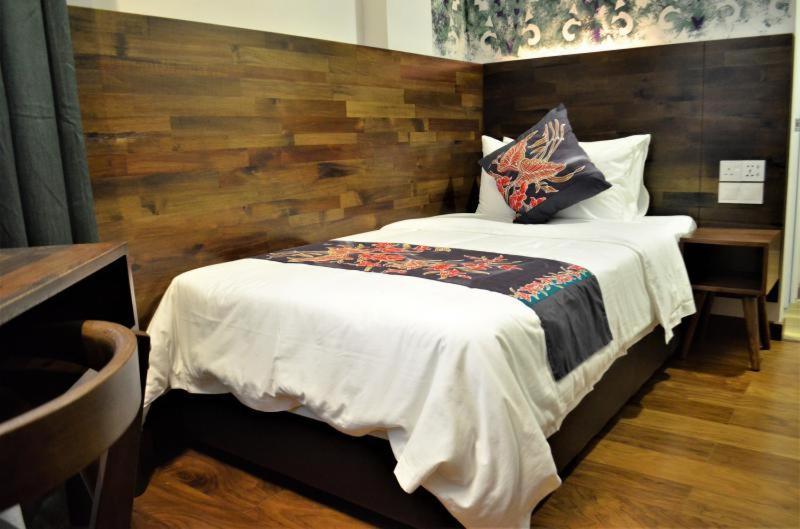 קוצ'ינג Serapi Hotel מראה חיצוני תמונה