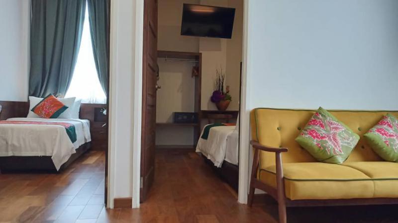 קוצ'ינג Serapi Hotel מראה חיצוני תמונה